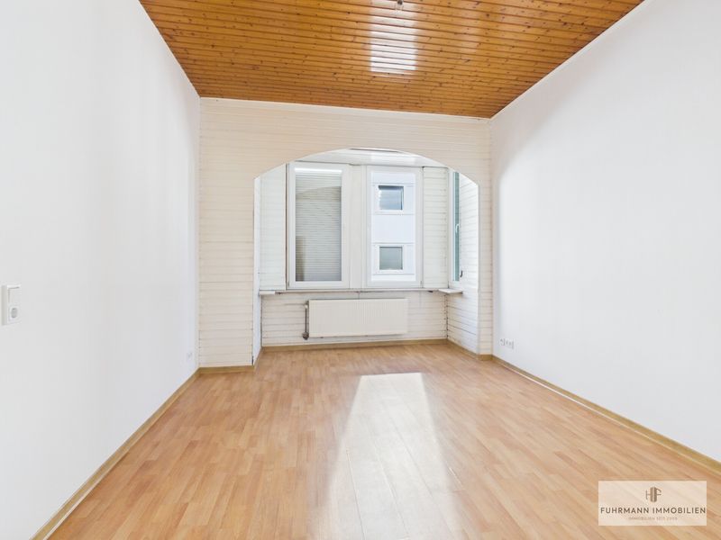 Lichtdurchflutete 4 ZKB Wohnung mit Loggia in gepflegtem Dreifamilienhaus in Saarbrücken-Malstatt
